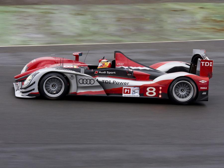  Audi R15 TDI Plus 2010 года  (фото 34 из 40)